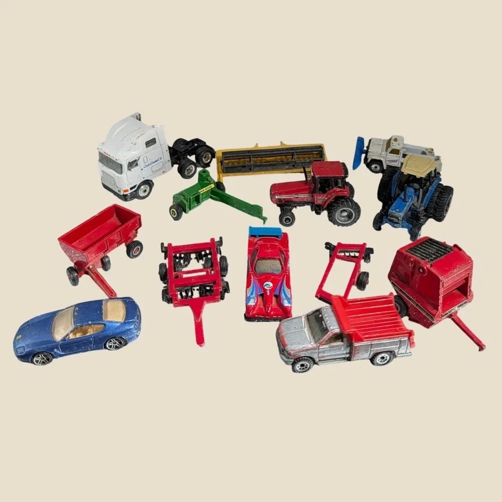 Vintage Diecast Farm Toy Lot international Ford Case IH John Deere Tractors 13pc